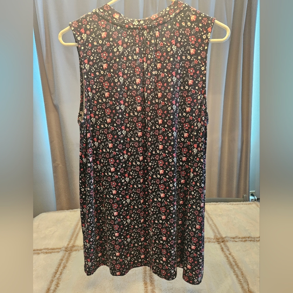 Dalia Navy And Pink Floral Tie-Neck Sleeveless Top - Picture 6 of 7